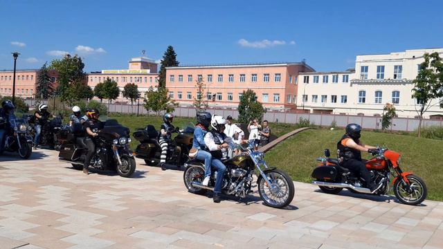 Группа владельцев Harley (H.O.G.) в Туле, Казанская набережная. 29.06.2024г.