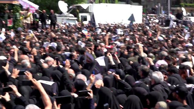 Миллионы иранцев пришли проститься с погибшим президентом