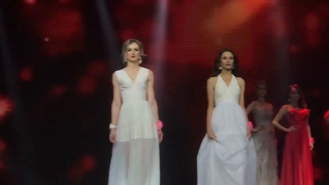 Дефиле в вечерних платьях “Мисс Минск - 2020”. Постановка: Нина Савельева