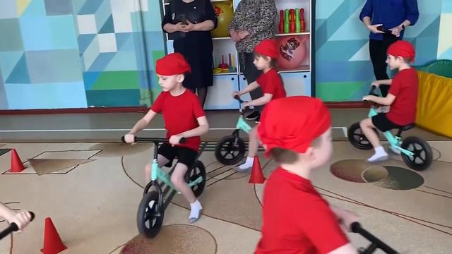 Спортивные занятия на велобегах проходят в Краснодонском детском саду