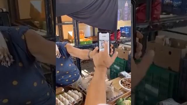 Бабулька в Коста-Рике продаёт яйца за крипту