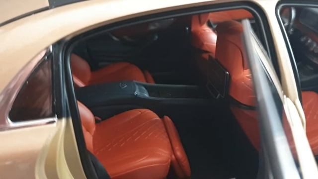 Mercedes Maybach S klas autoart 1:18