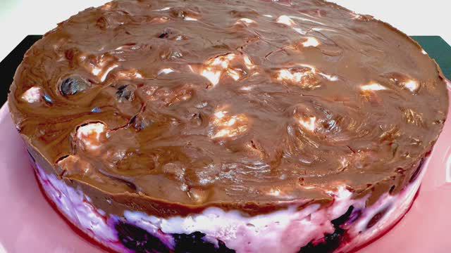 Мраморный шикарный освежающий десерт из кефира, черешни и шоколада!