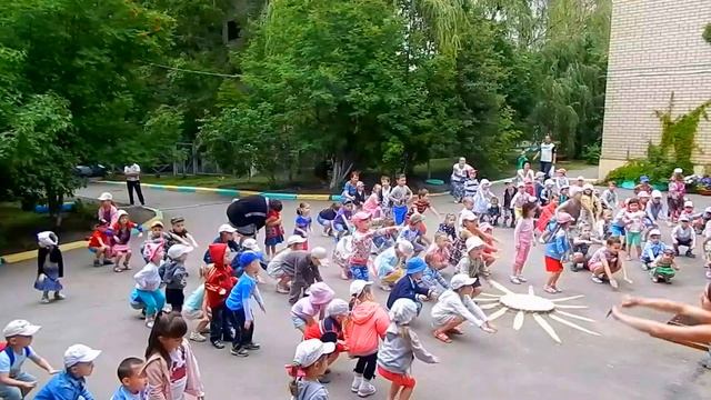 Зарядка  июль 2014 г.  МДОУ Детский сад 53 Полянка Ленинский р-он г. Саратов