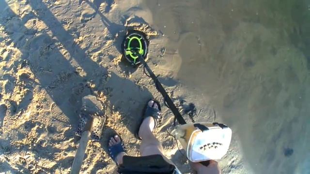 СЕРЕБРО!!! СТАРЫЕ МОНЕТЫ. ПОИСК ЗОЛОТА НА ПЛЯЖЕ FINDING GOLD ON THE BEACH. SILVER. COINS.mp4