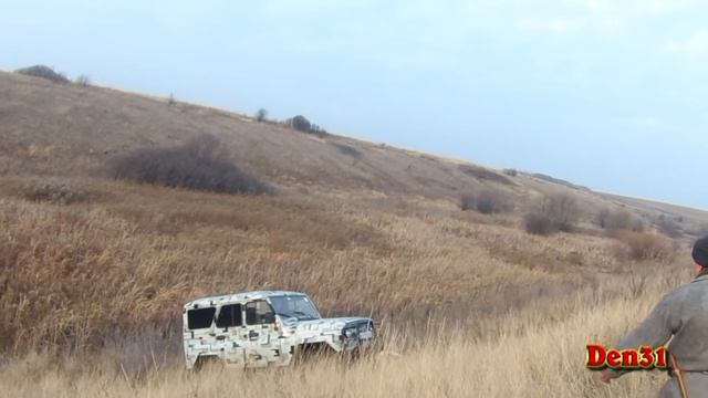 Макар штурмует болото на охоте