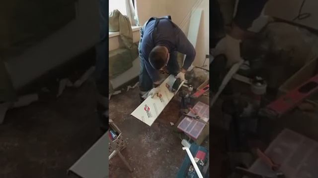 Монтаж откосов и подоконника