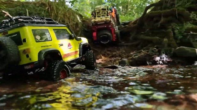 A Little Push - RC Crawler Family Group Run - TRX4 Defender, TRX6 G63 6x6, Scout II, FTX Jimny 1/10