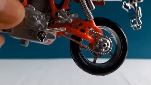 Bburago 1:18 scale cycle suitable for 3 3/4" action figures.