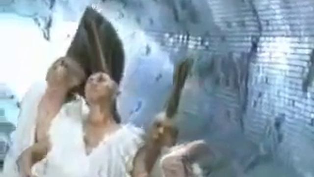 китайская реклама шампуня с хлопающими ирокезами 2