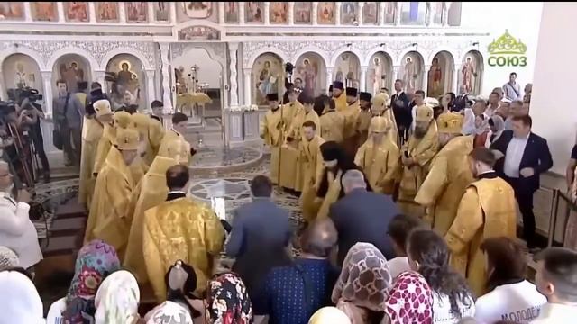 "Патриарх Кирилл упал во время освящения храма в Новороссийске"