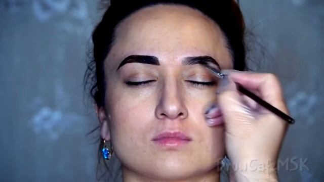 Оформляем брови краской #Elan
