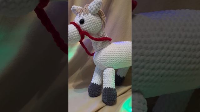 Мягкая вязанная игрушка «Лошадка