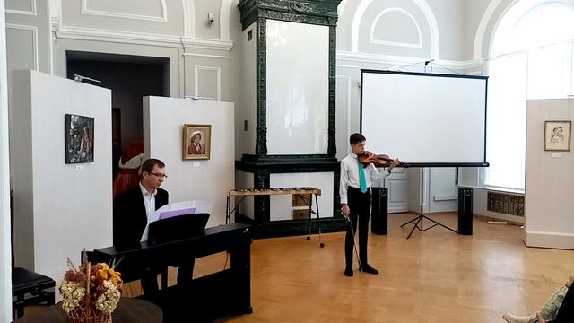 Образцовый ансамбль скрипачей "Весёлый смычок" и солисты в концертной программе "Мелодия весны"