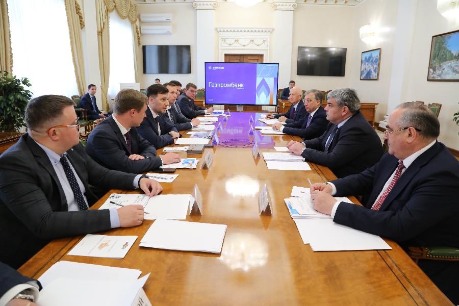 Казбек Коков провел рабочую встречу с руководством Южного филиала «Газпромбанка»