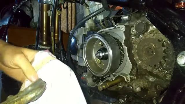 Как снять гайку с ротора генератора на питбайке