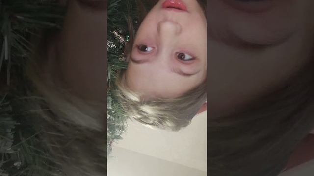 я поставила камеру наблюдения и увидела это....2 часть