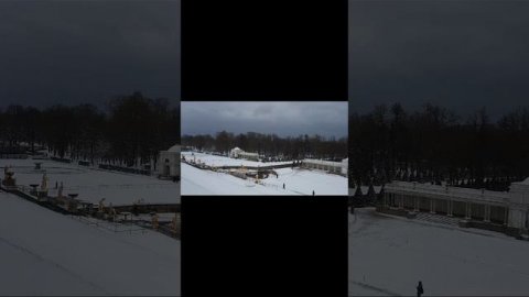 Фонтаны под снегом Петергоф