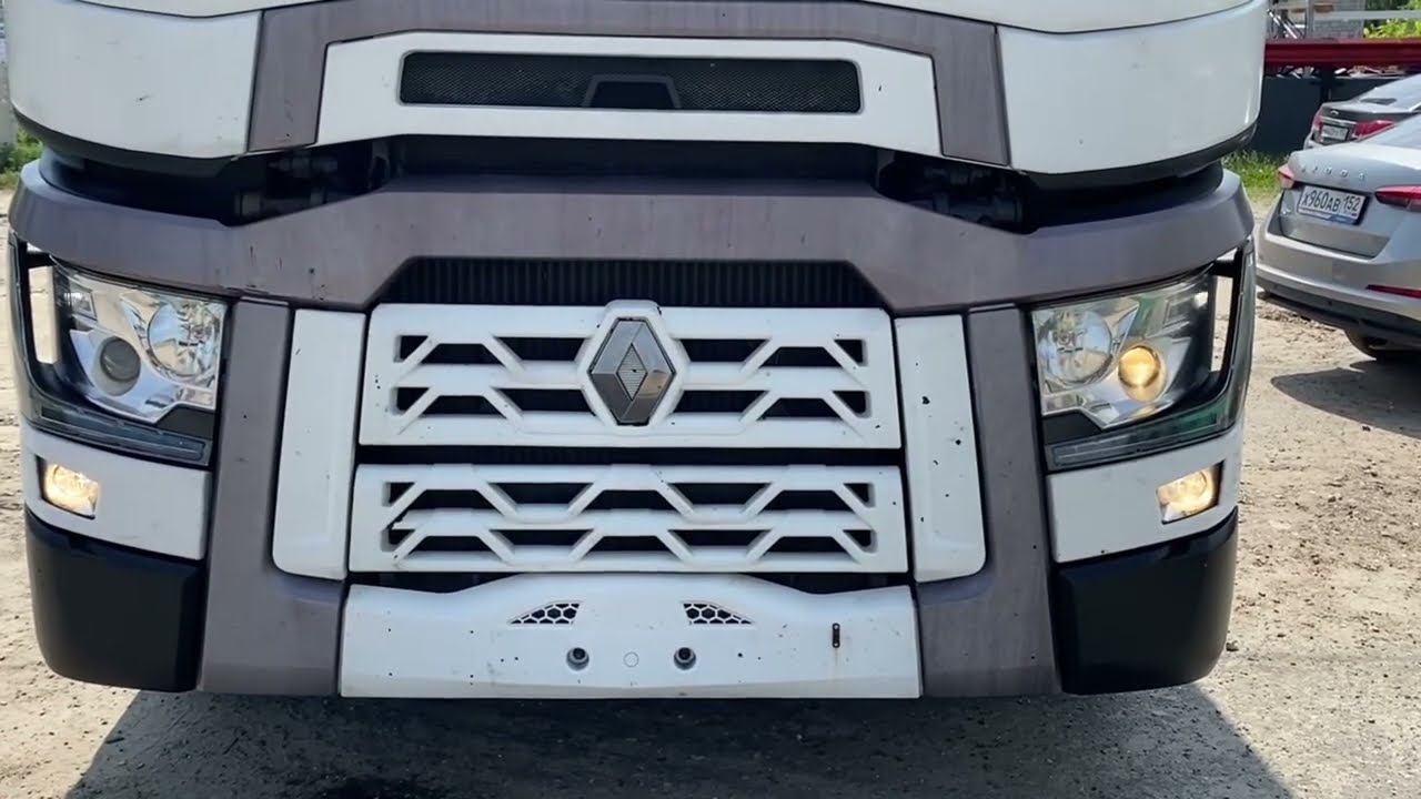 Ноускат (Nose Cut) Renault T 2016 года