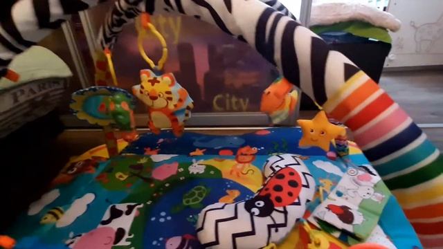 Развивающий коврик для ребенка фирмы Lionelo.