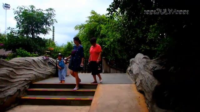 ЗООПАРК В РОМАНТИЧЕСКОМ ПАРКЕ ХАЙНАНЬ САНЬЯ  ZOO IN ROMANCE PARK HAINAN SANYA