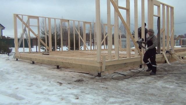 Подъём каркасной стены 12 м вдвоём