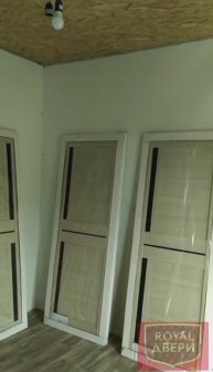 Подготовка девяти дверей с кучей фурнитуры к монтажу в частном доме (Дверона).Роял-двери.