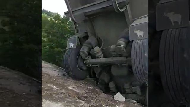 У фуры Отказали тормоза на спуске