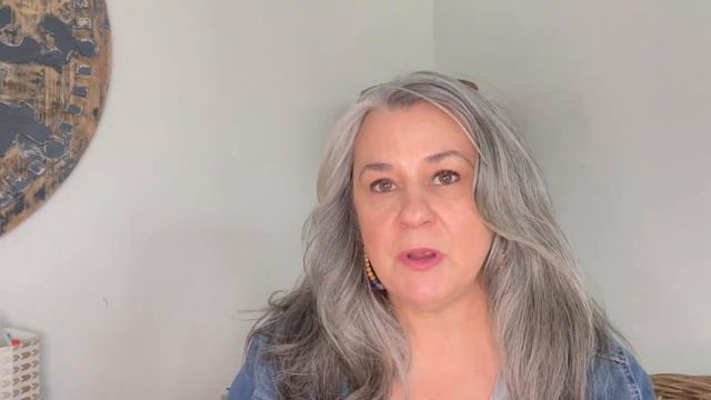 Transitioning to gray hair. Best tips, products, routine. It's going to be beautiful!