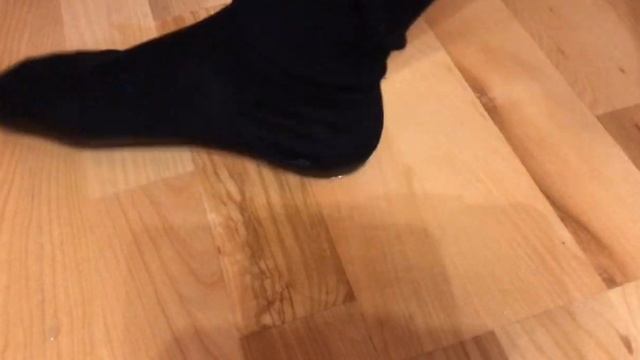 Гайд Как правильно вытирать носками пролитую на пол воду ШОК энто реально работает