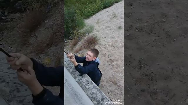 Забираем медный провод у грифера