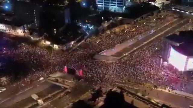 Тысячи людей вышли на улицы Тель-Авива