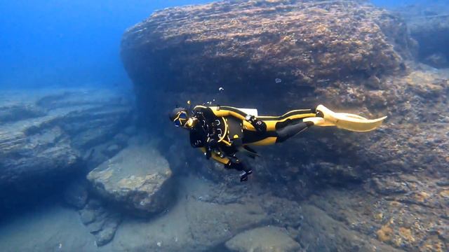 The Yonaguni Monument & Hammerhead Sharks Diving 4K
