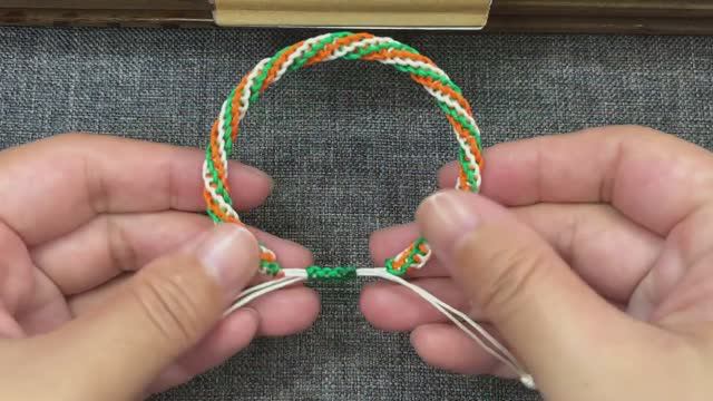 Спиральный браслет из 3 цветов _ Урок по изготовлению браслета макраме со спиральным узлом.