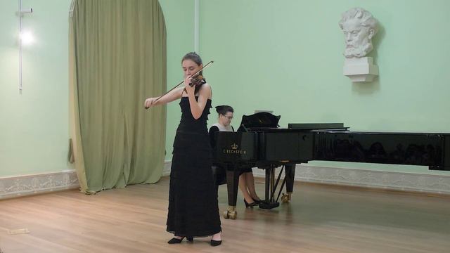 Анастасия Городнина (скрипка)
Динара Абдурасулова (фортепиано)
