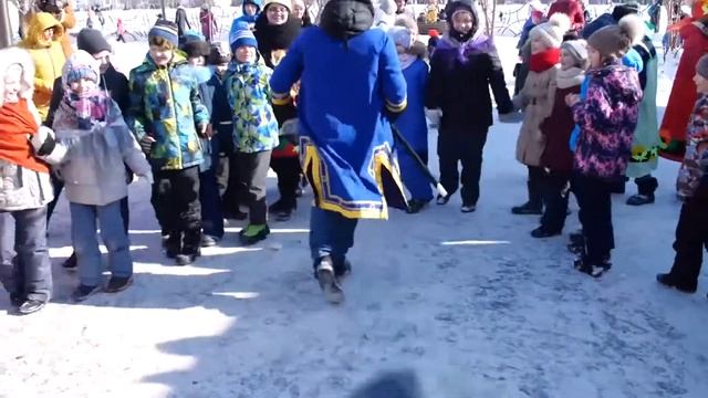 Тюменские школьники празднуют Масленицу