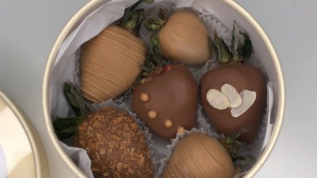 Коробочка с клубникой