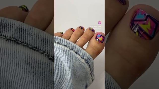 А ЧТО ТАМ??? #ногти #naildesign #pedicure #уход #педикюр #дизайнногтей #пленки #плёнкидляноотей