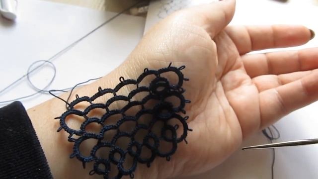 Манжет "Сеточка". Фриволите иглой.