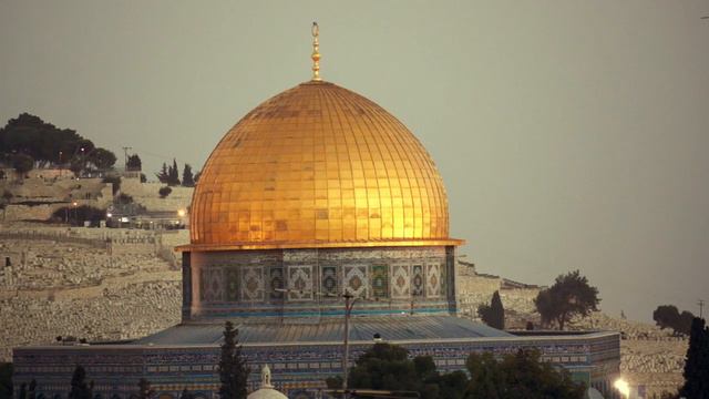 Beautiful Adhan from Al Quds (Jerusalem)