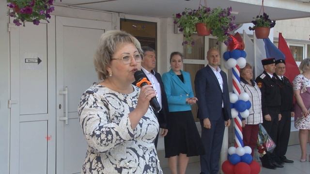 Более, чем для тысячи выпускников в Анапе прозвенел последний звонок