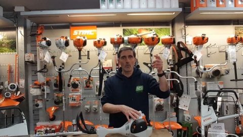How to Start a two stroke Stihl FS40 & FS50 Strimmer