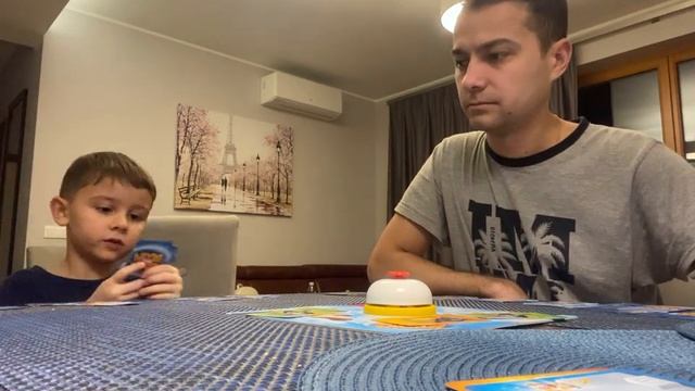 Настольная игра"Boom Boom Psiaki i kociaki"Кто заберёт главный приз, лего Lego Policemen?