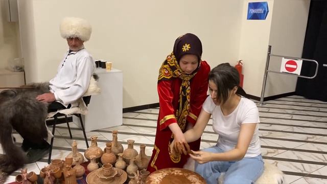 Пытаюсь сделать кружку в гончарной мастерской | Балхар | Дагестан | влог | Ёжик Эльза Чубанова