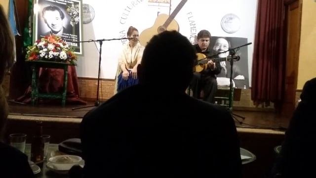 Homenaje a Juanito valeriana peña flamenca saludar la mayo