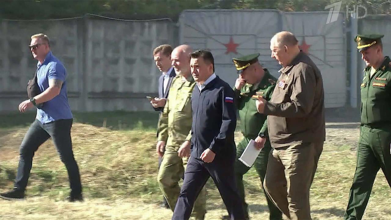 Губернатор Подмосковья посетил пункт отбора на военную службу по контракту в Балашихе