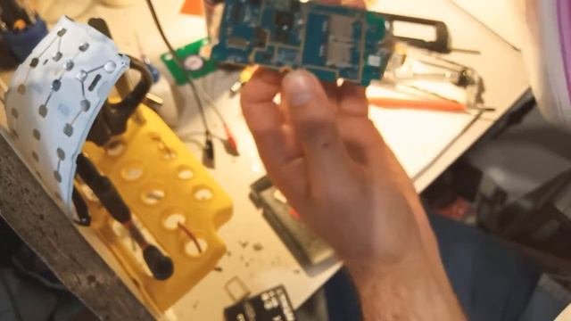 Почему нет работает клавиатура на телефон   после воды не нажимаются кнопки