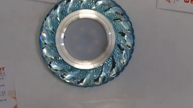 Свечение подсветки в точечном светильнике Levistella 705A74 LED