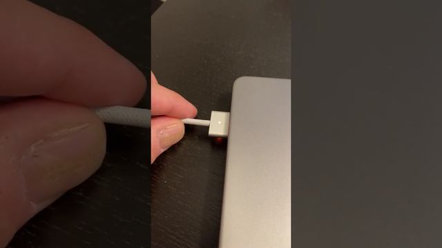 Apple MacBook Pro 16 2021 M1Pro problema con caricatore - MagSafe 3 charging issues problems