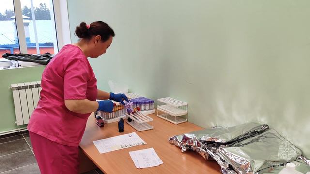 Сотрудники МЧС России сдали донорскую кровь